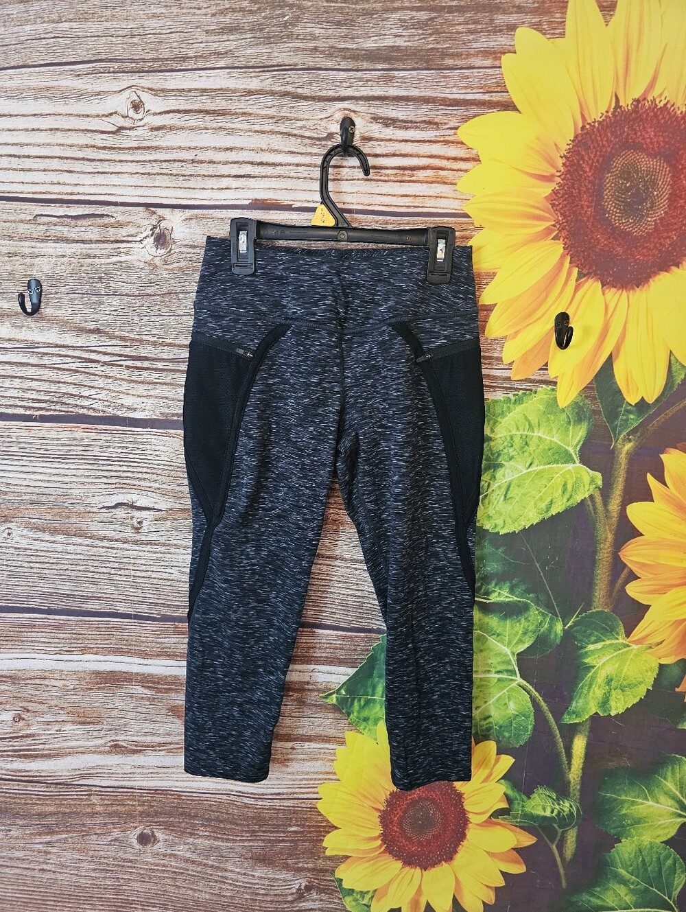 Hylete Women' S  Heathered Black Leggings with Side Mesh Panels